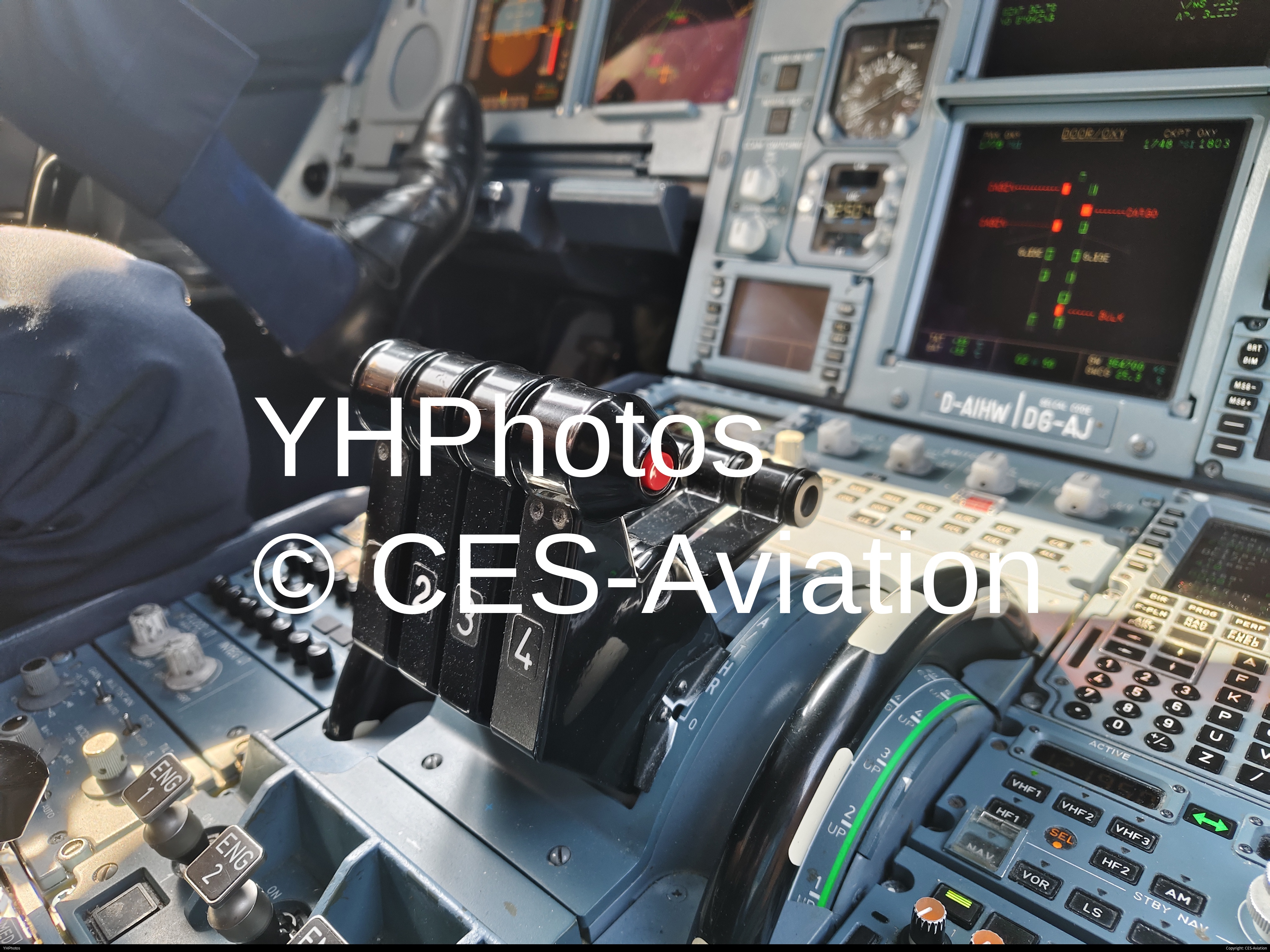 汉莎航空A346油门杆（注意机长的脚）