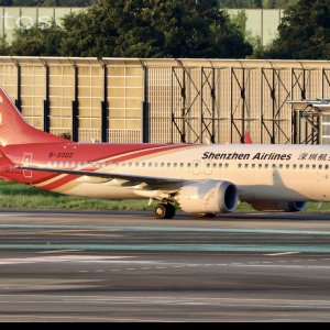 机场值机柜台那张纯属显示问题，失误了，这张依旧成田上坡滑行道